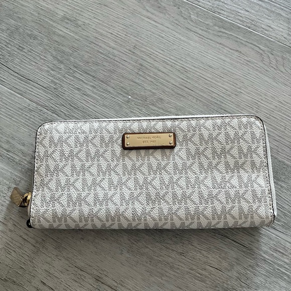 Kate Spade x Coach x Tommy x MK - Picture 5 of 6